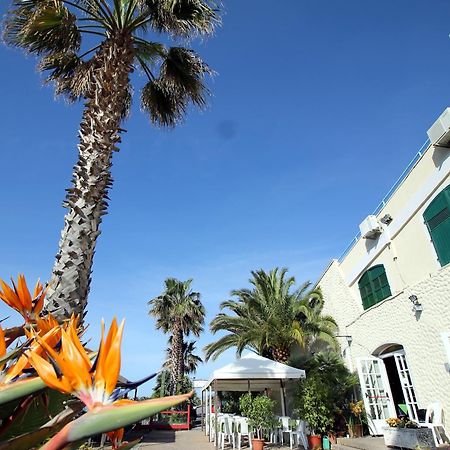 Albergo Ristorante Lucciola Santo Stefano al Mare Ngoại thất bức ảnh
