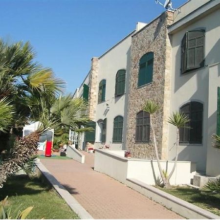 Albergo Ristorante Lucciola Santo Stefano al Mare Ngoại thất bức ảnh