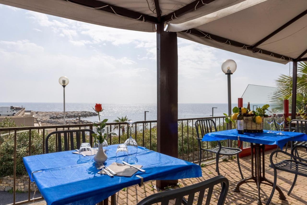 Albergo Ristorante Lucciola Santo Stefano al Mare Ngoại thất bức ảnh