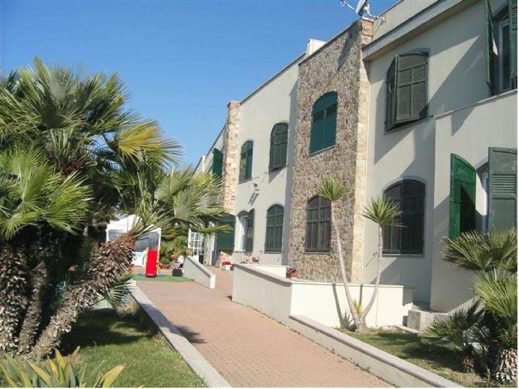Albergo Ristorante Lucciola Santo Stefano al Mare Ngoại thất bức ảnh