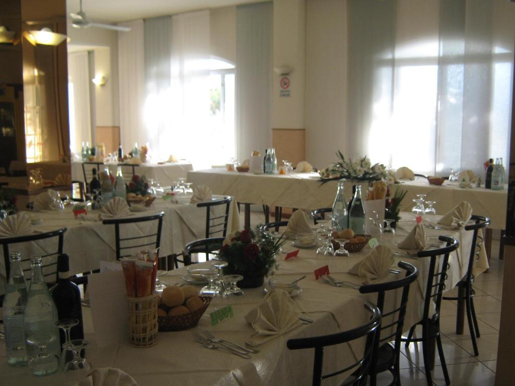 Albergo Ristorante Lucciola Santo Stefano al Mare Ngoại thất bức ảnh