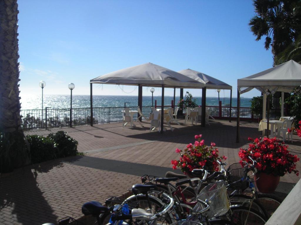Albergo Ristorante Lucciola Santo Stefano al Mare Ngoại thất bức ảnh