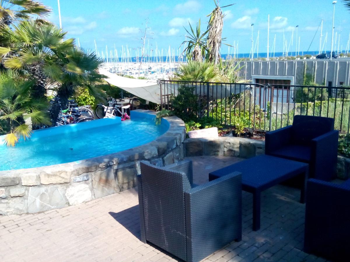 Albergo Ristorante Lucciola Santo Stefano al Mare Ngoại thất bức ảnh