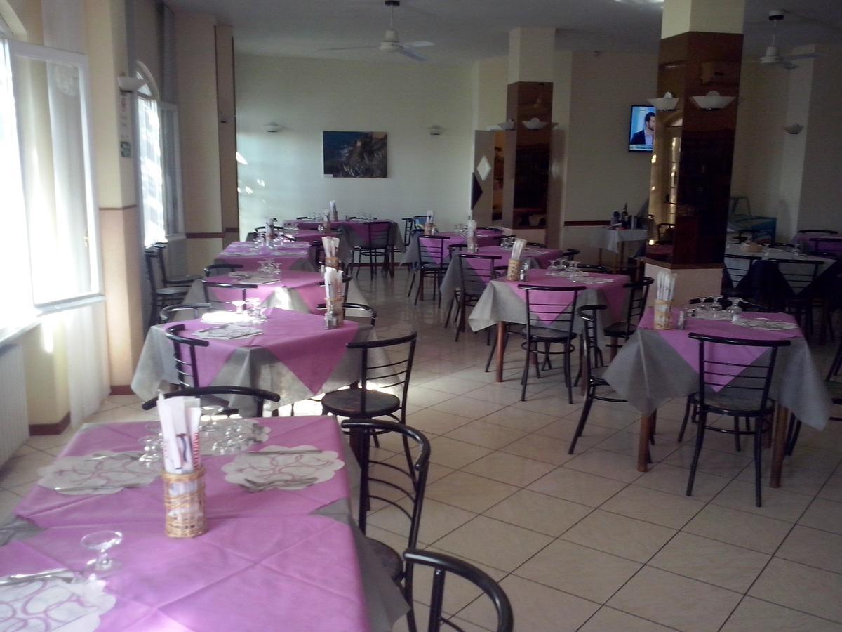 Albergo Ristorante Lucciola Santo Stefano al Mare Ngoại thất bức ảnh