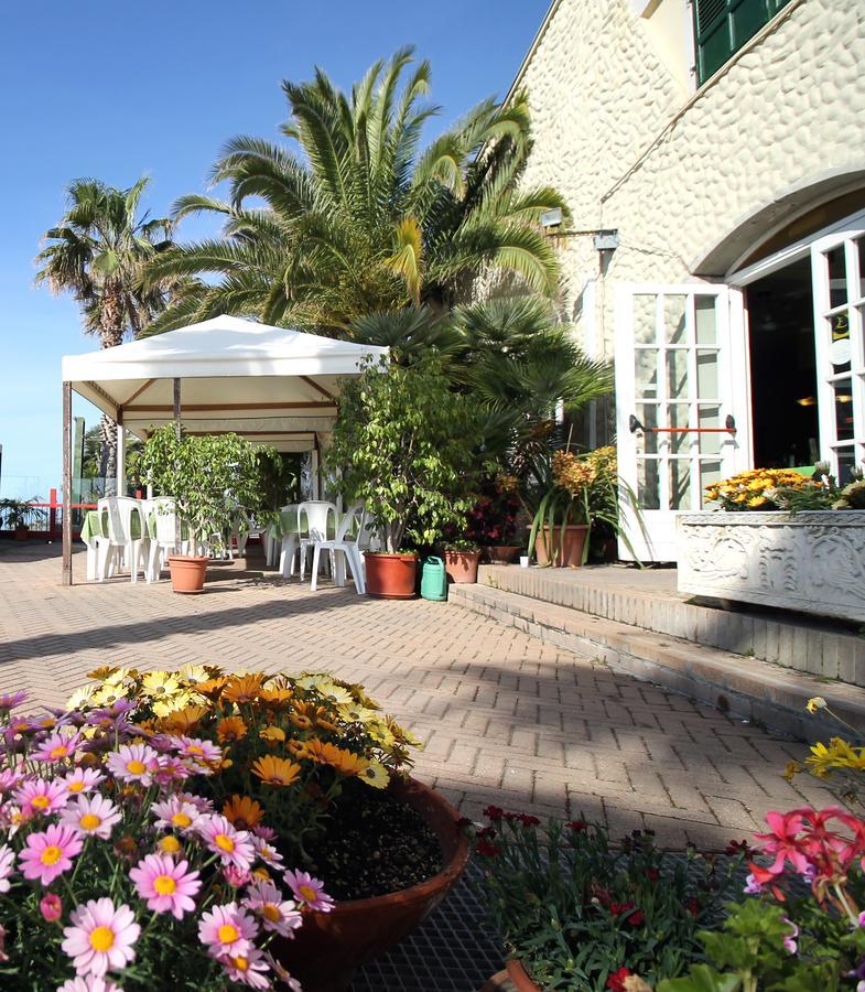 Albergo Ristorante Lucciola Santo Stefano al Mare Ngoại thất bức ảnh
