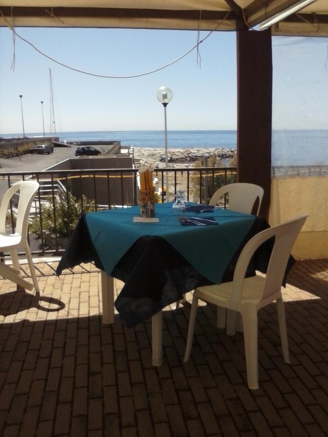 Albergo Ristorante Lucciola Santo Stefano al Mare Ngoại thất bức ảnh