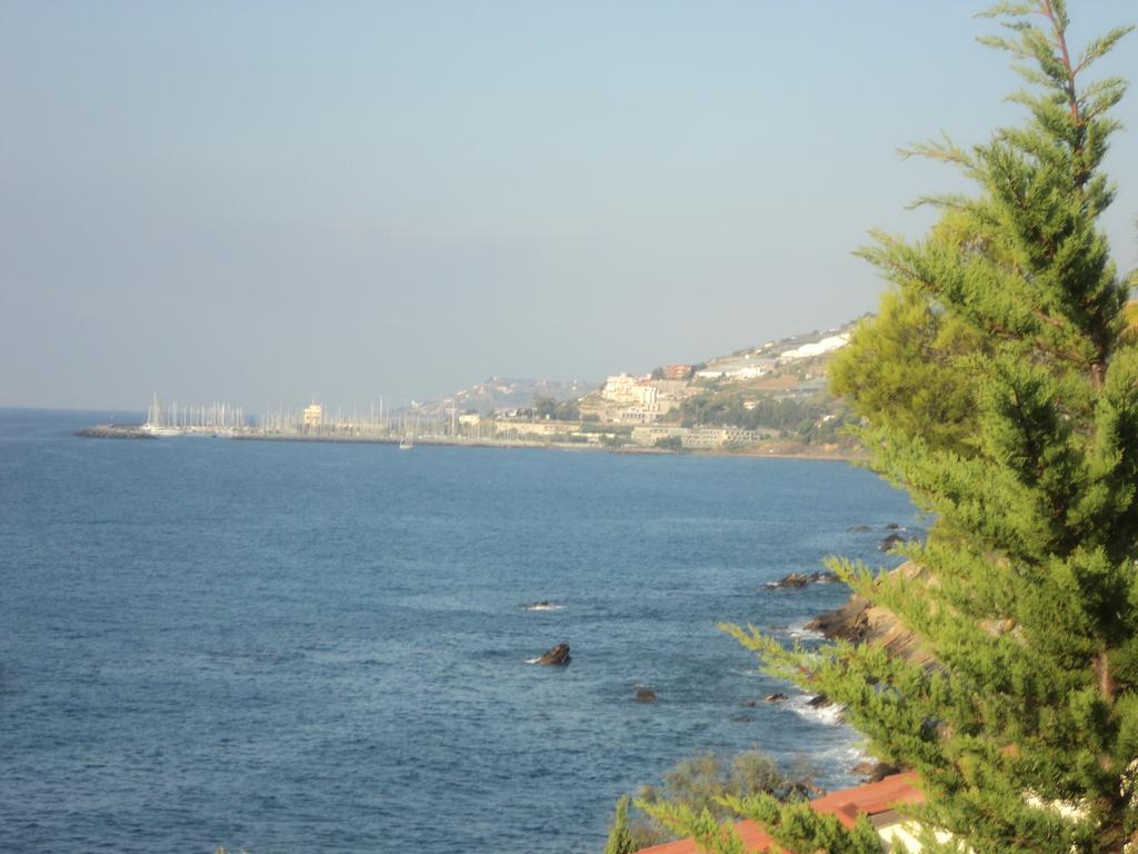 Albergo Ristorante Lucciola Santo Stefano al Mare Ngoại thất bức ảnh