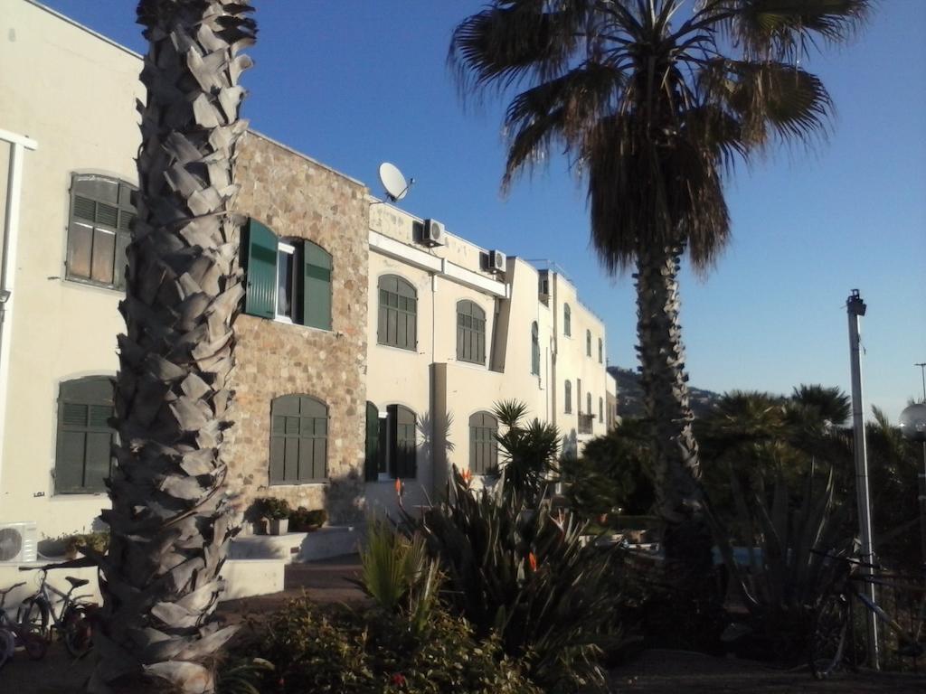Albergo Ristorante Lucciola Santo Stefano al Mare Ngoại thất bức ảnh