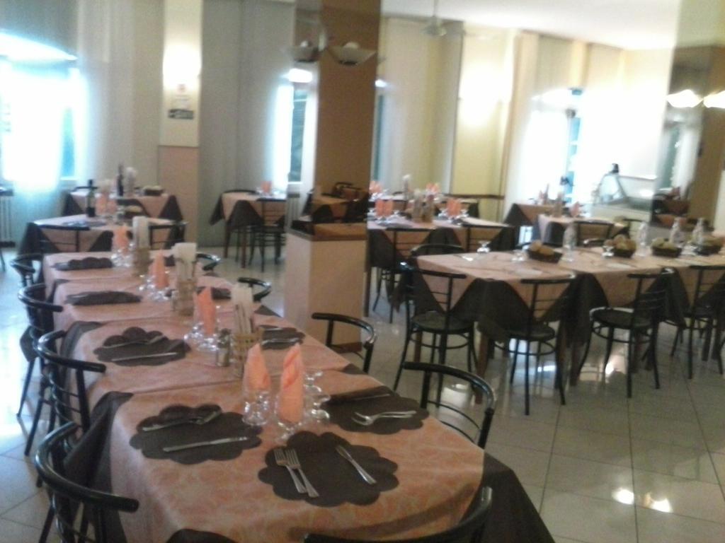 Albergo Ristorante Lucciola Santo Stefano al Mare Ngoại thất bức ảnh