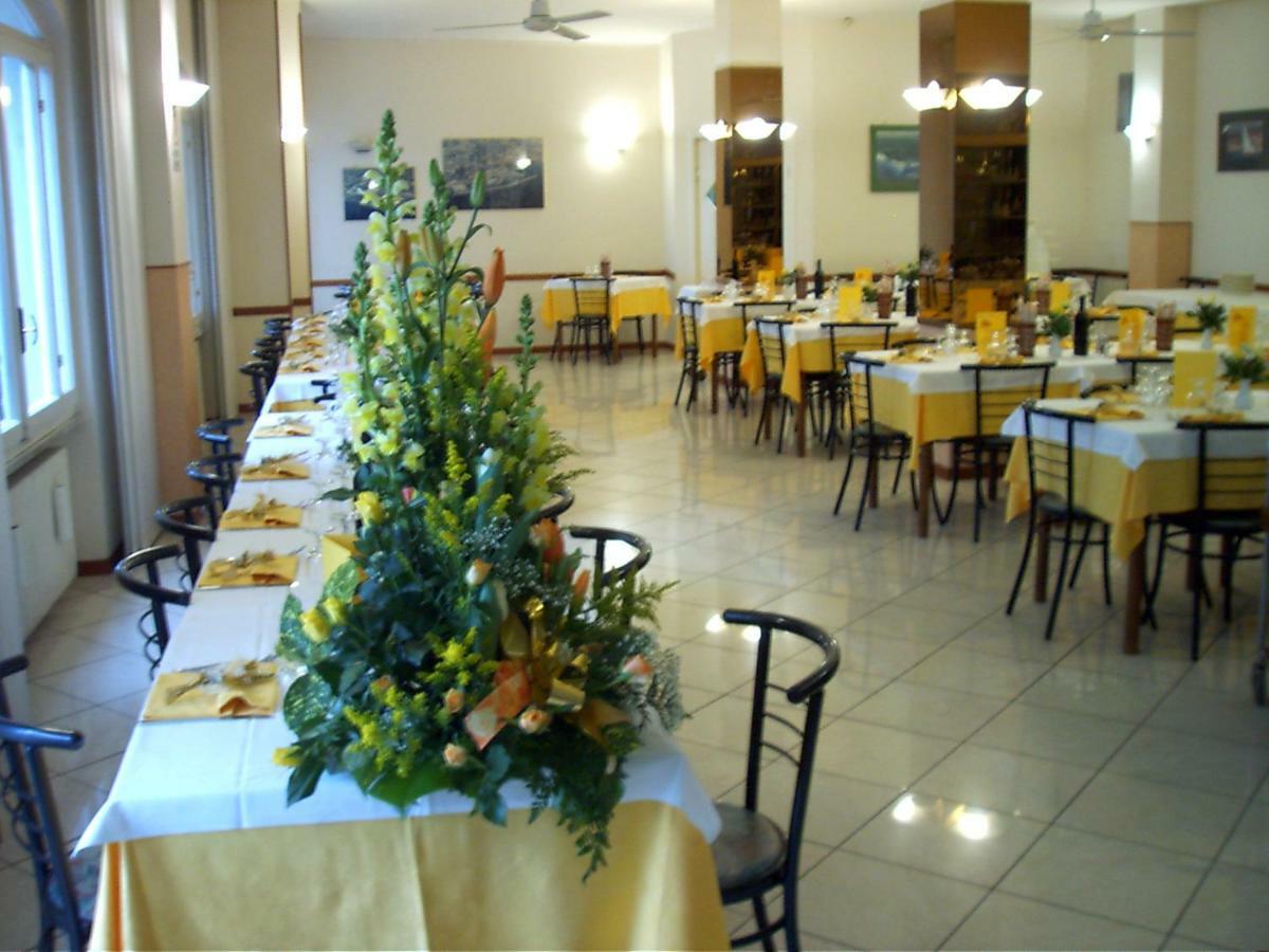 Albergo Ristorante Lucciola Santo Stefano al Mare Ngoại thất bức ảnh